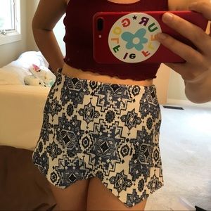 Patterned aztec blue and white skort 👀